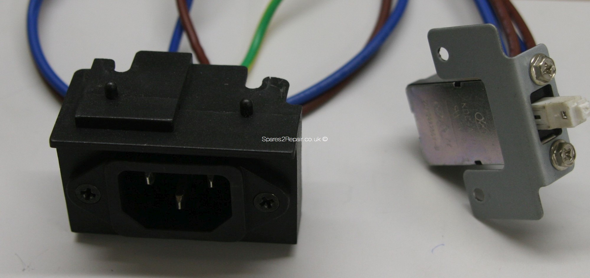 Pentus LC32W5S - AC Socket and Switch